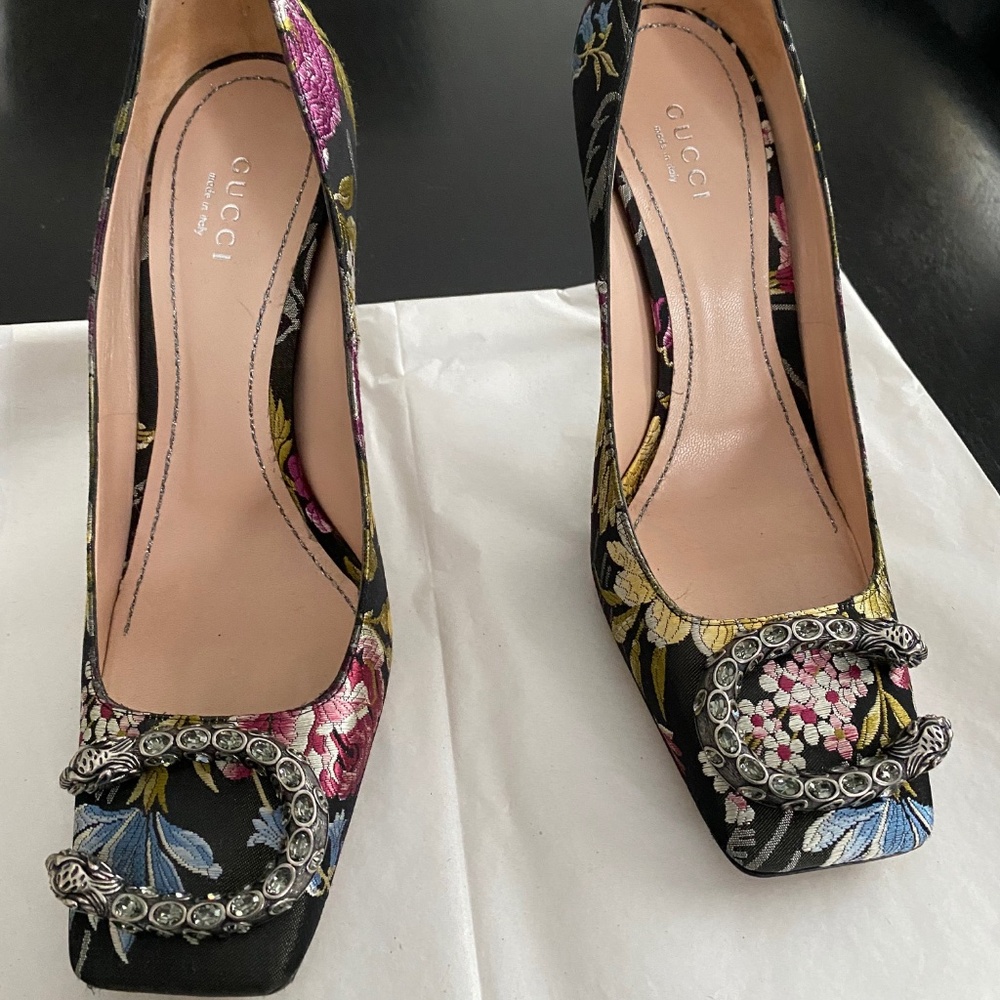 GUCCI Dionysus Embroidered Pumps